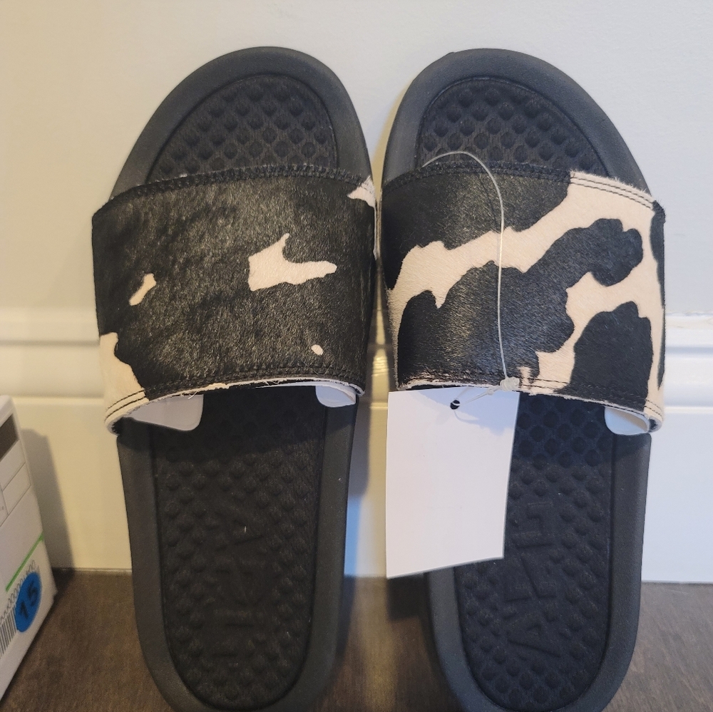 NIB APL Women's Iconic Slide Black White Cow Print Comfort Women's Size 8